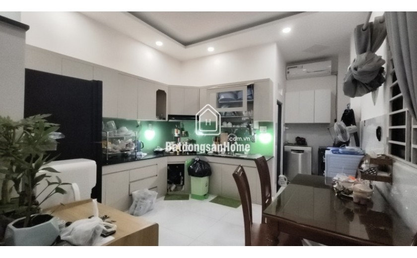 Bán nhà đường 109. Phước Long B,  Q9, Thủ Đức, TP HCM. DT 58m2, 4PN, sổ hồng. Giá  6.75  tỷ.